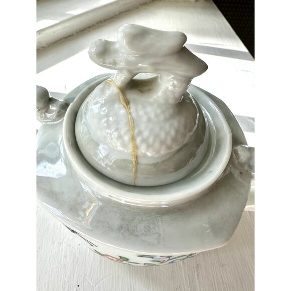 Beautiful Butterfly & Flower Japanese Tea Set - Picture 9 of 13